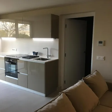 Very Beautiful Modern 2-bed In Apartment *