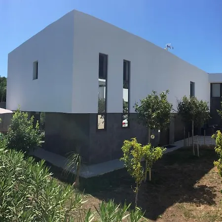 Very Beautiful Modern 2-bed In Apartment *